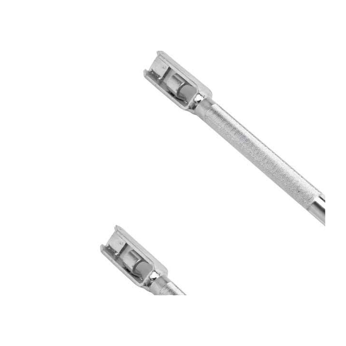 Close-up of chrome combination barre de treuil socket end and knurled grip
